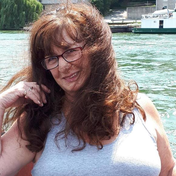 Meet your Posher, Becky - Picture 1 of 1